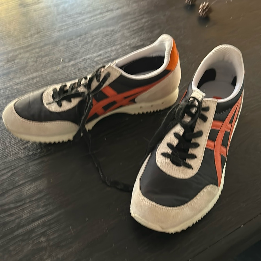 Onitsuka Tiger New York Sneakers. 10.5, eu44. New. Tomato/ black vermillion